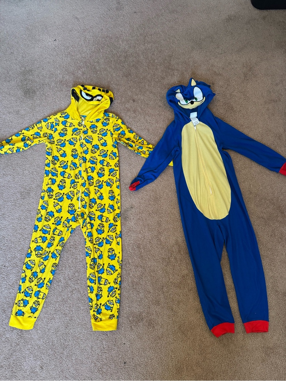 Kids Minion & Sonic One-Piece Hooded Pajama Bundle Size 8